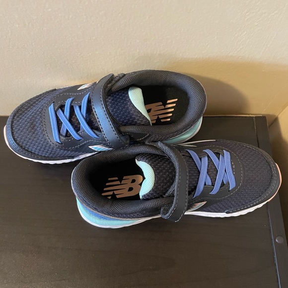 NWOT size 10 toddler girl new balance shoes. My daughter couldn’t fit them . - Picture 2 of 4